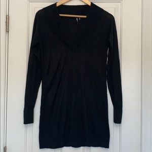 Black Elie Tahari tunic style sweater